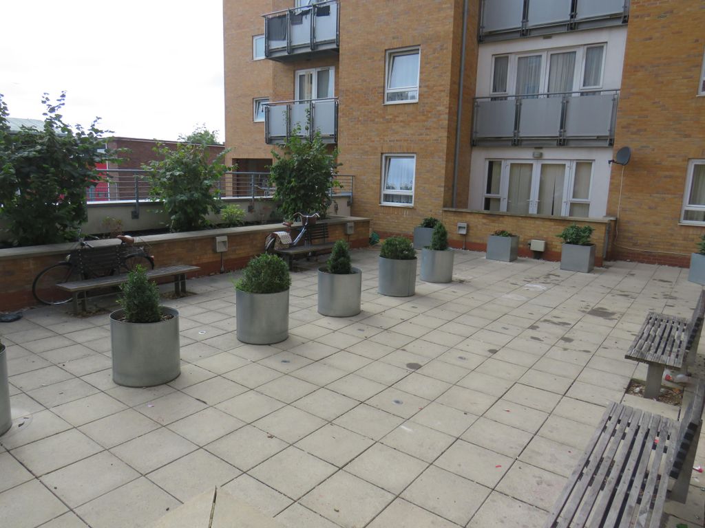Property photo 2 of 10 Garden