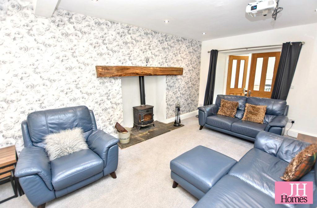 Property photo 3 of 28