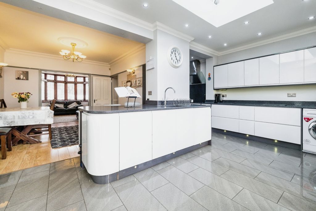 Property photo 3 of 20 3