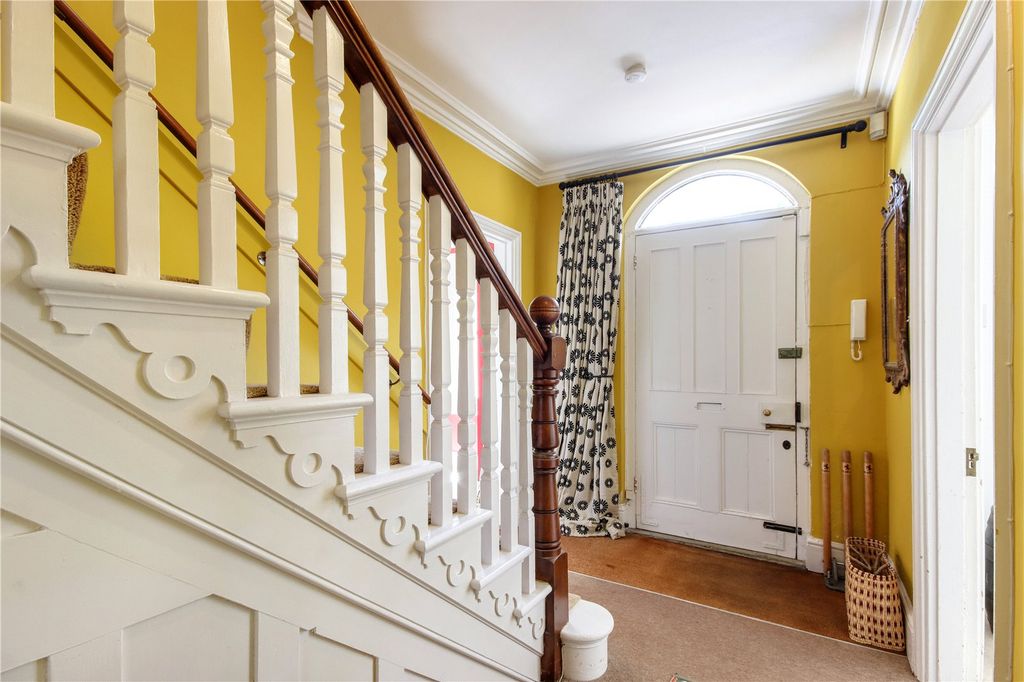 Property photo 3 of 16 Entrance Hall