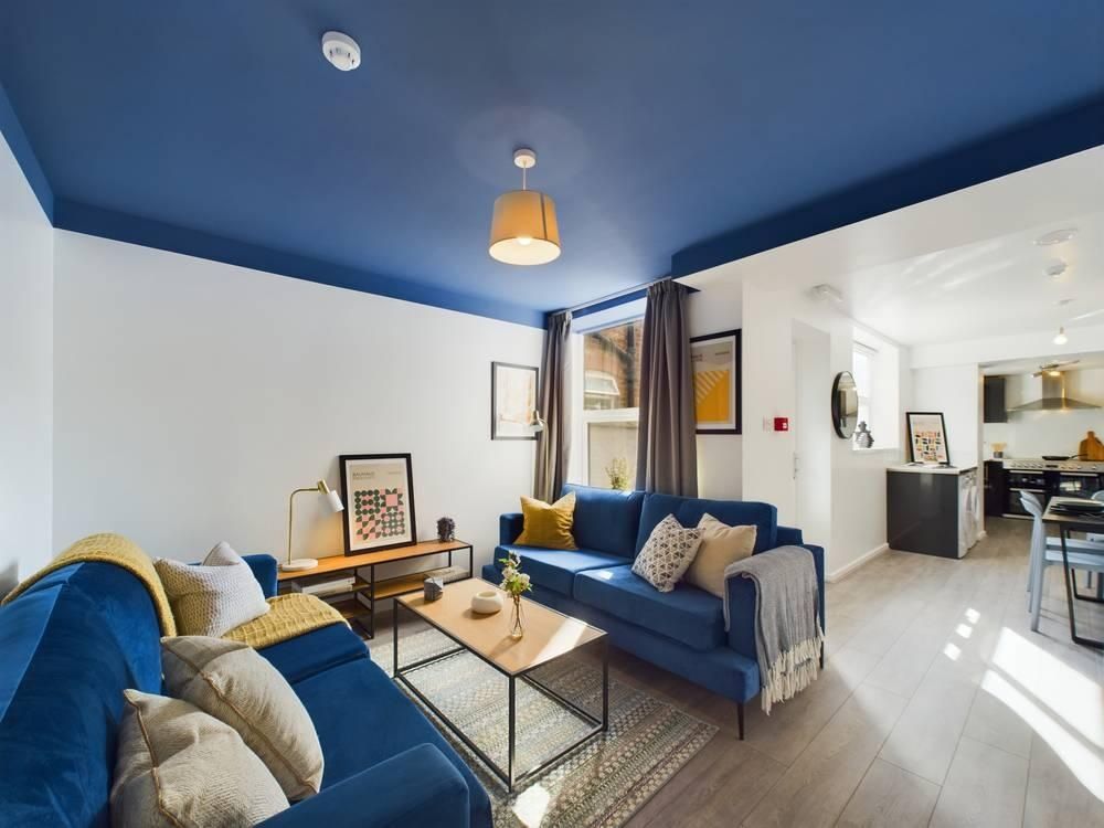 Property photo 1 of 10 Bright, Contemporary Living Room With Coordinated ...