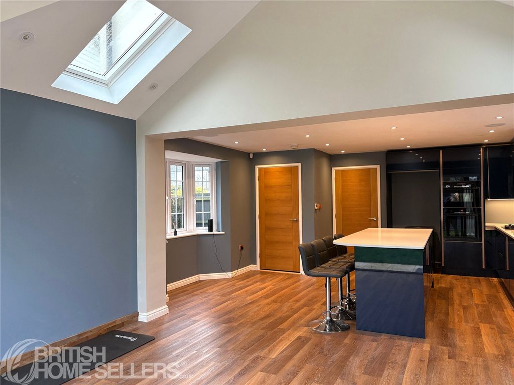 Property photo 2 of 24 Picture No. 30