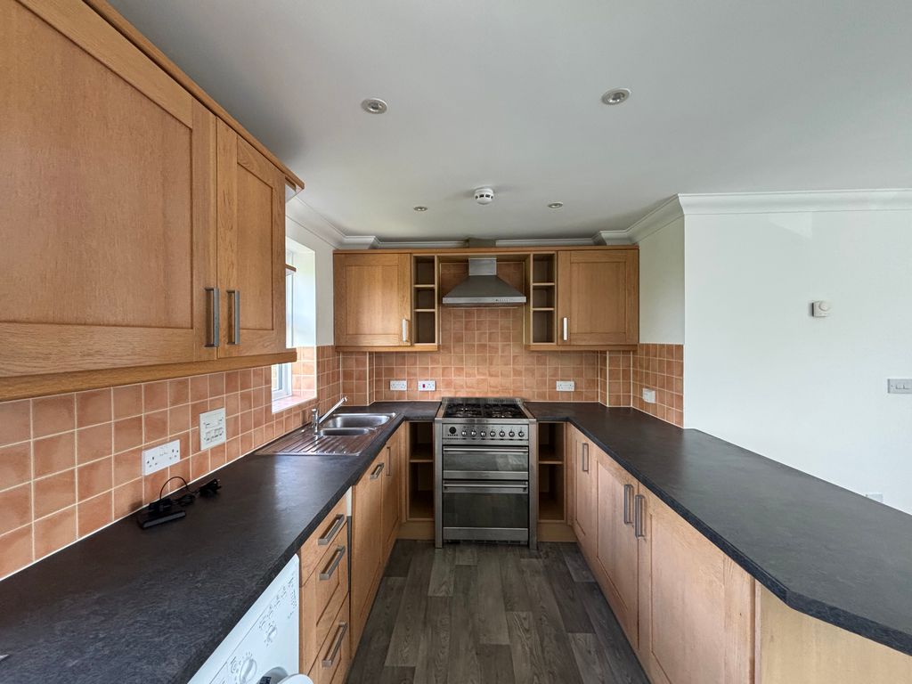 Property photo 3 of 10 Kitchen