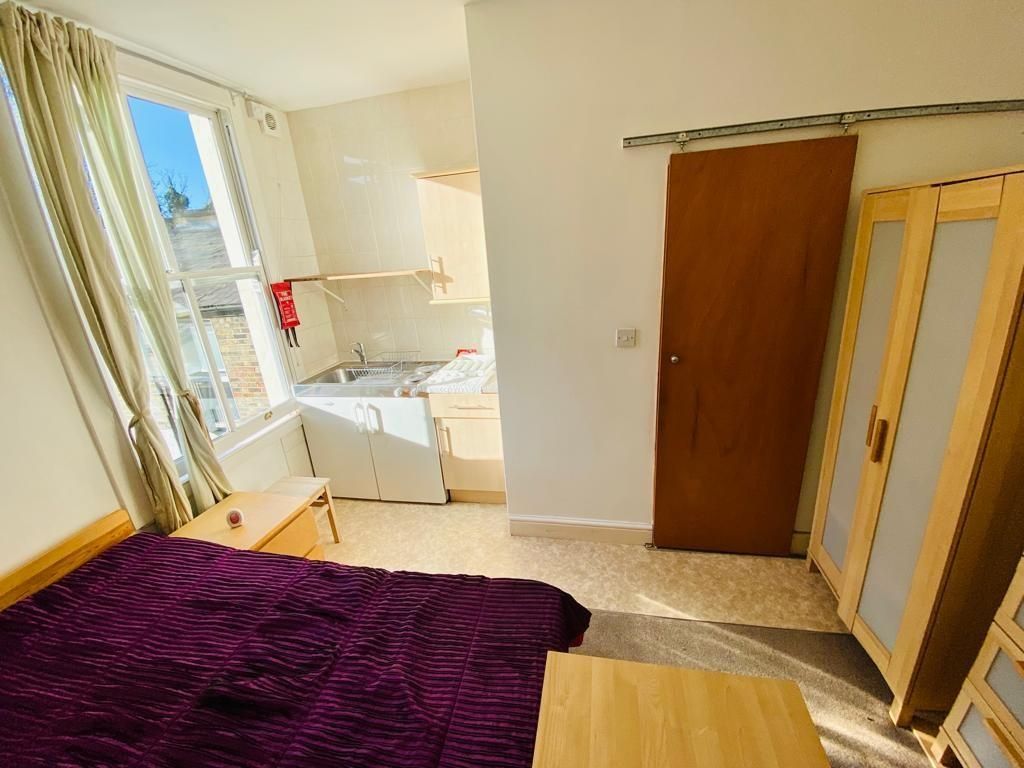 Property photo 1 of 5 Studio Flat To Let | Bryantwood Road | Moments From Arsenal Stadium