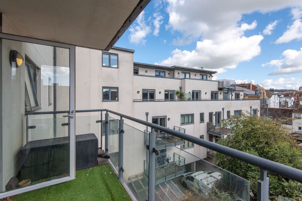 Property photo 3 of 17 Balcony