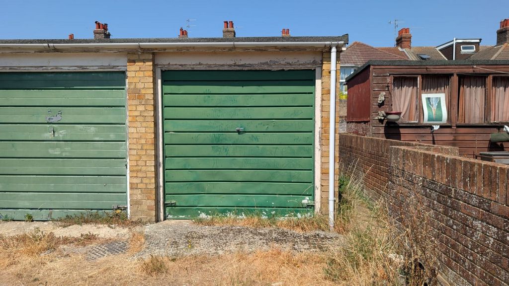 Property photo 1 of 2
