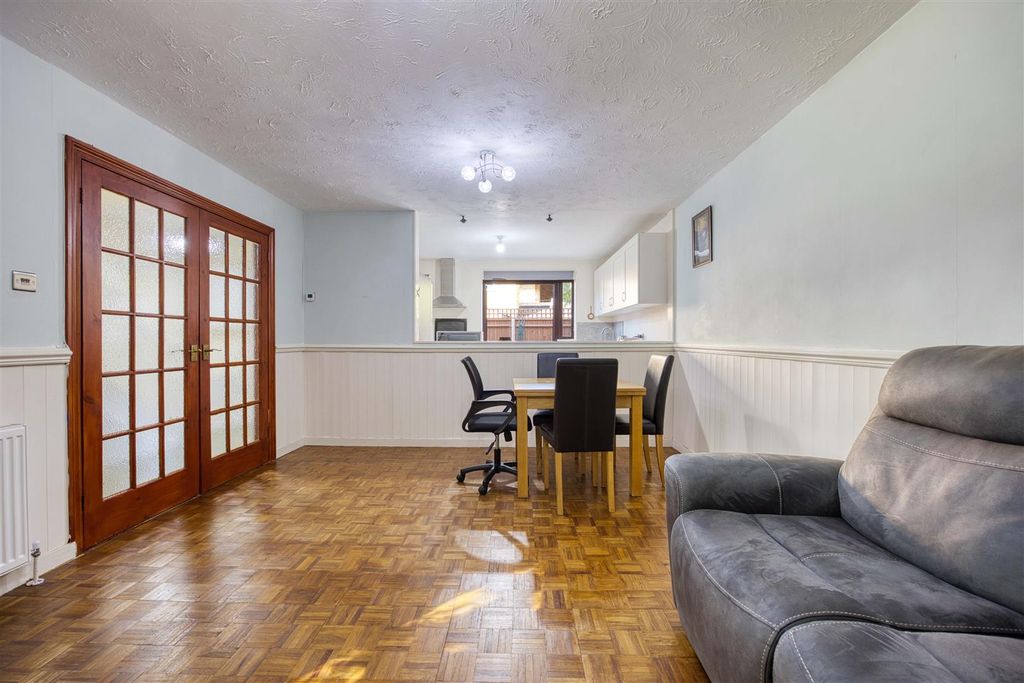 Property photo 3 of 14 Living Room