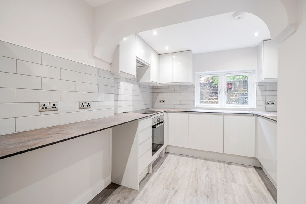 Property photo 3 of 12 1476863-11-6A2Aa4...