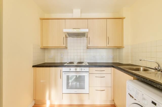 Property photo 3 of 10 Kitchen