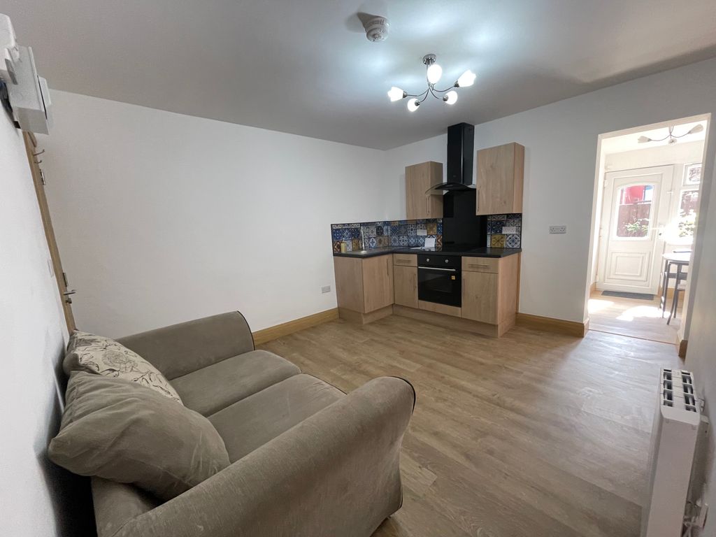 Property photo 2 of 7 Kitchen/ Living Room