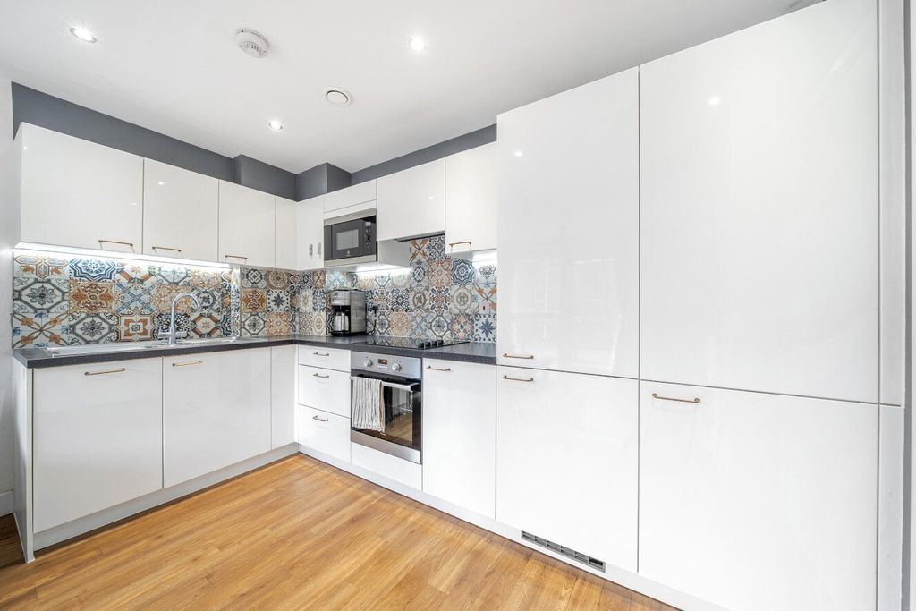 Property photo 3 of 16 Picture 3