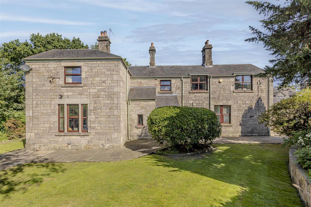 Property photo 2 of 73 Denise White Estate Agents Comments