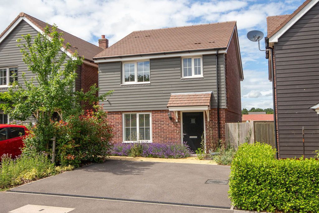 Property photo 1 of 18 External