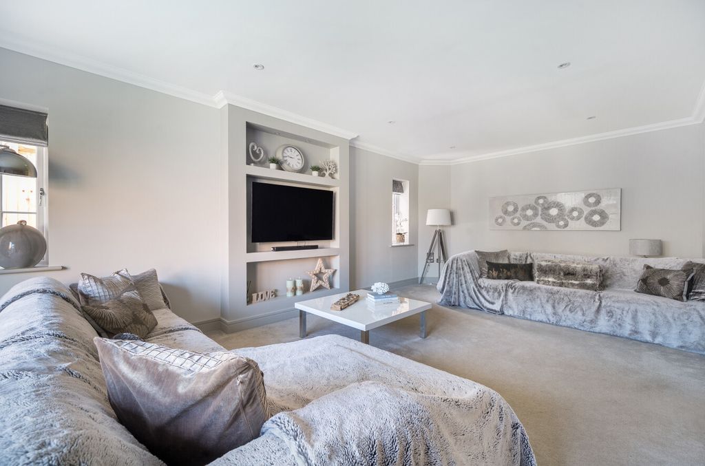 Property photo 3 of 29 1446543-9-69Eb3A7...