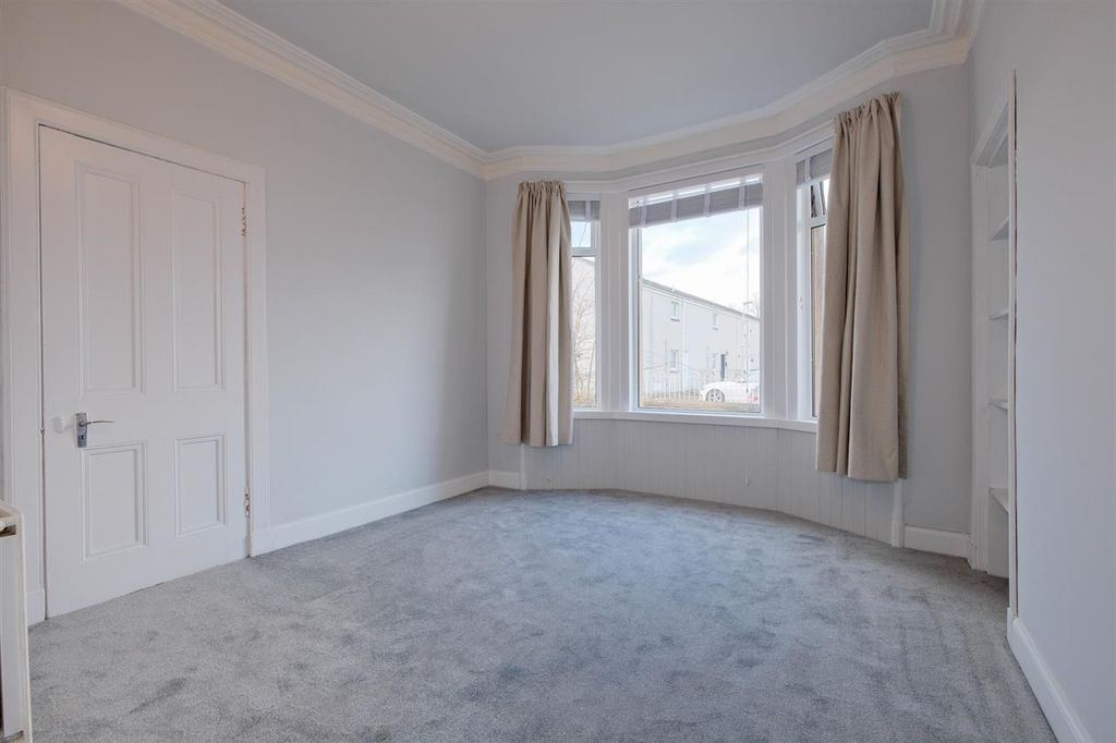 Property photo 2 of 19 Lounge/Bedroom