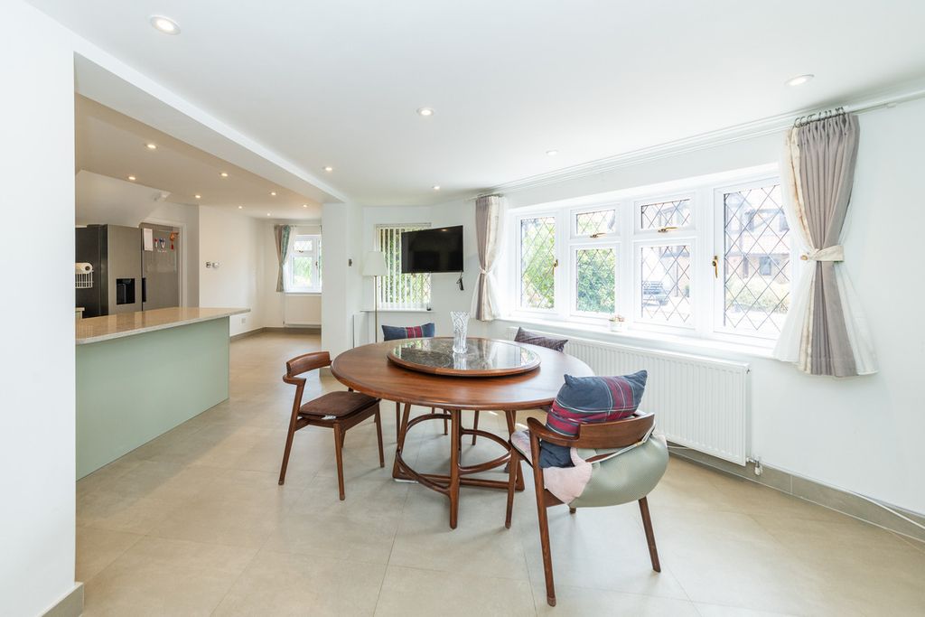 Property photo 2 of 38