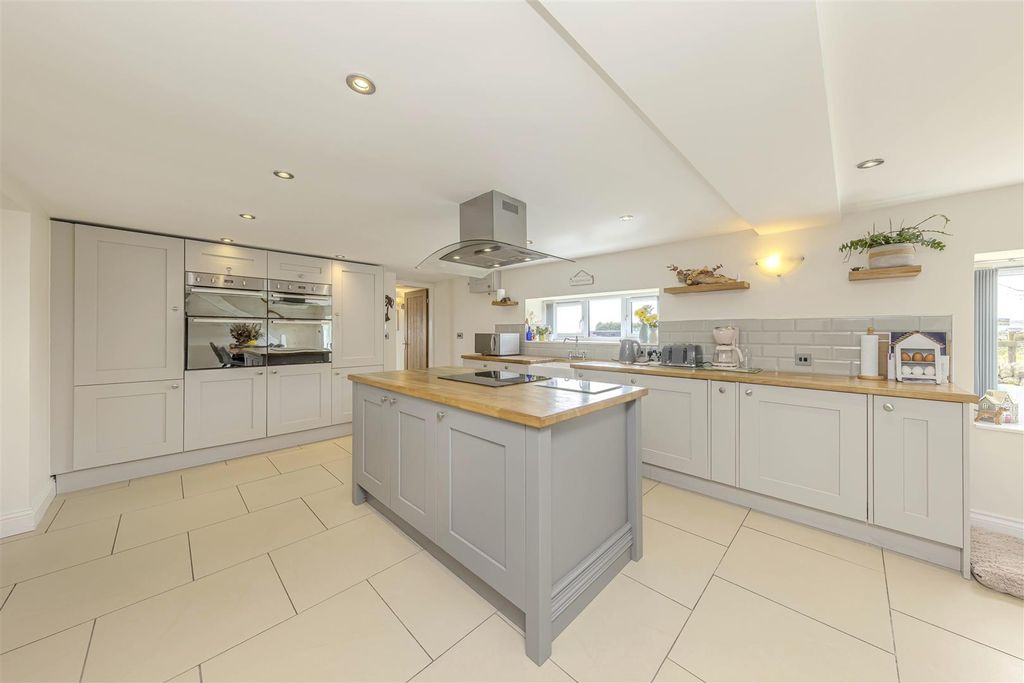 Property photo 2 of 50 Kitchen Diner