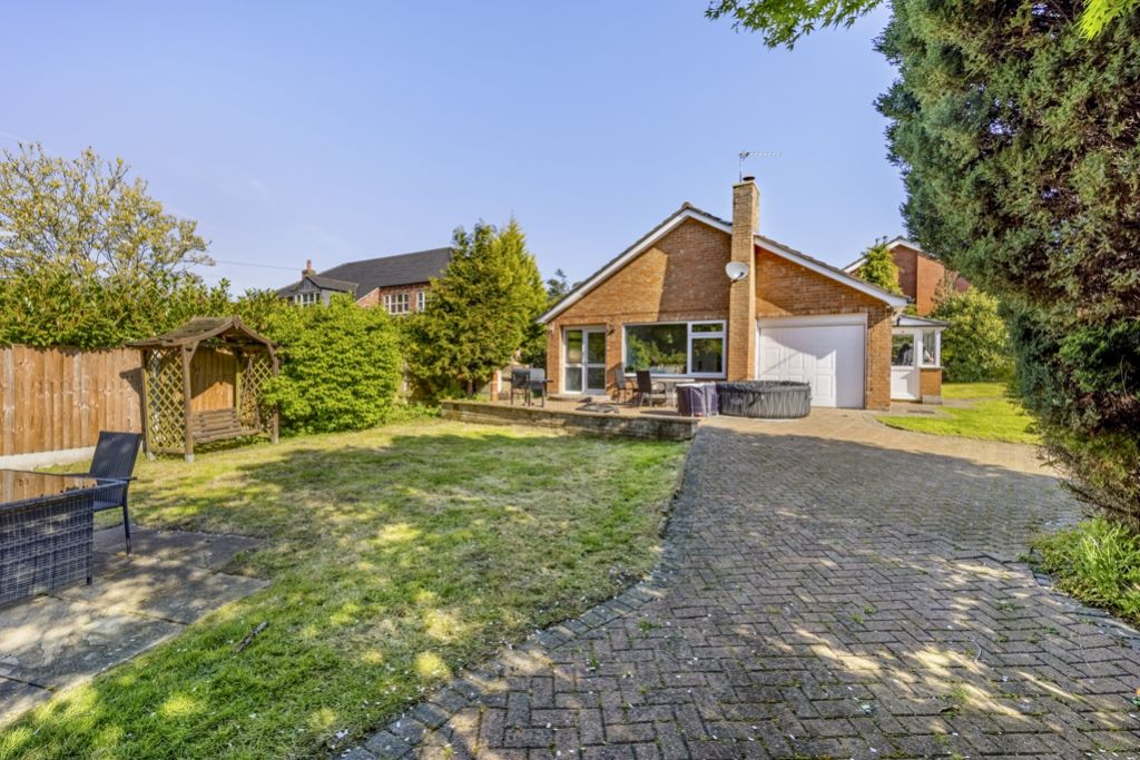 Property photo 1 of 28 14 Blacksmith Lane (Thorpe On The Hill)-7
