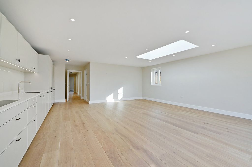 Property photo 3 of 14 Dining Room/Kitchen