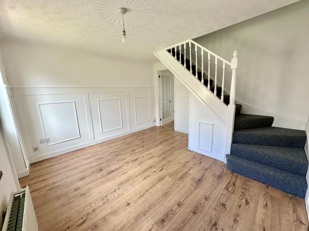 Property photo 3 of 11 Living Room