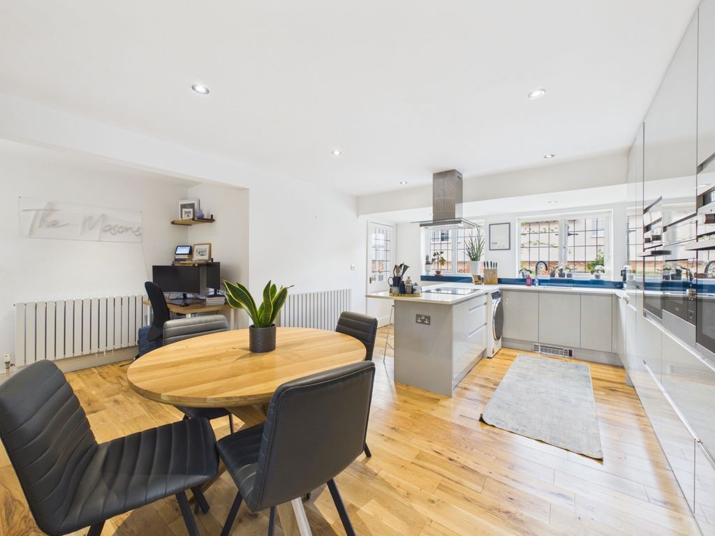 Property photo 1 of 19 4. Cam04922G0-Pr0143-Still008