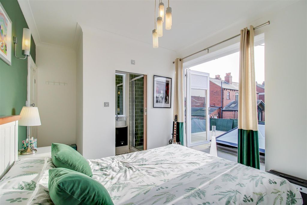 Additional image 13 of 5 bed detached house for saleValley Road, Dewsbury WF12