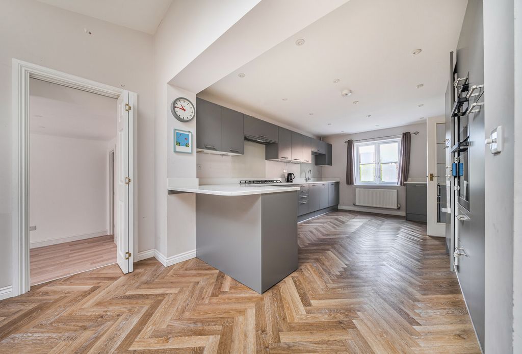 Property photo 3 of 23 Kitchen