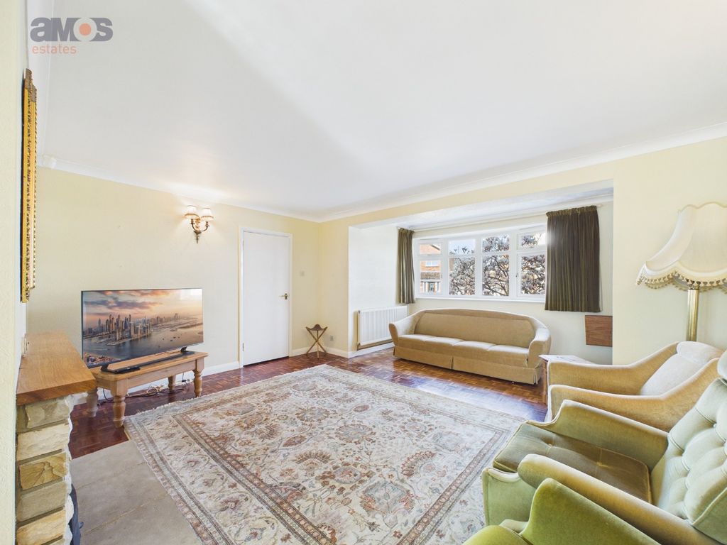 Property photo 3 of 23 4974695