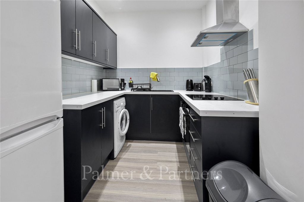 Property photo 2 of 6 Kitchen