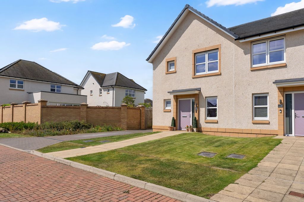 Property photo 1 of 36 14 Shiel Hall Loan