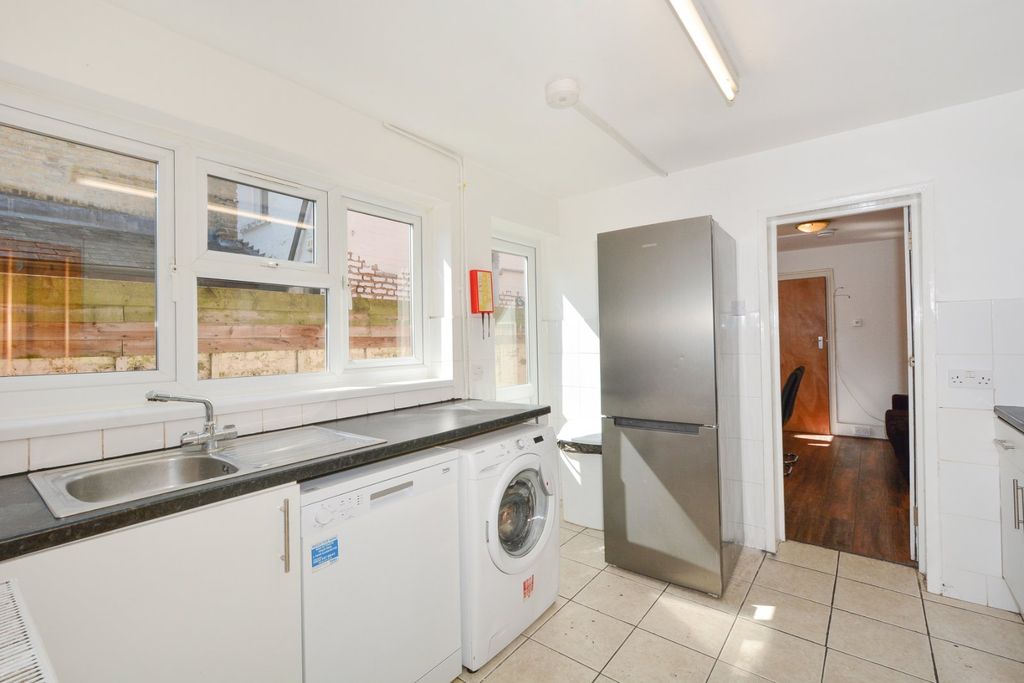 Property photo 2 of 20 Kitchen