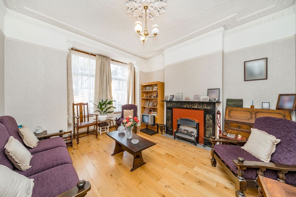 Property photo 2 of 8