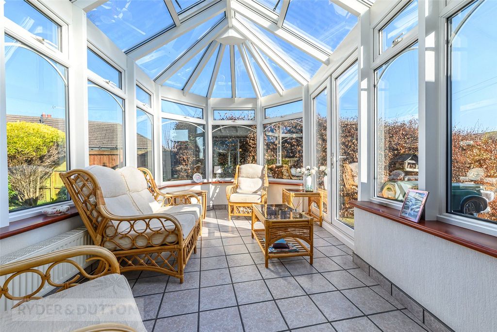 Property photo 2 of 24 Conservatory