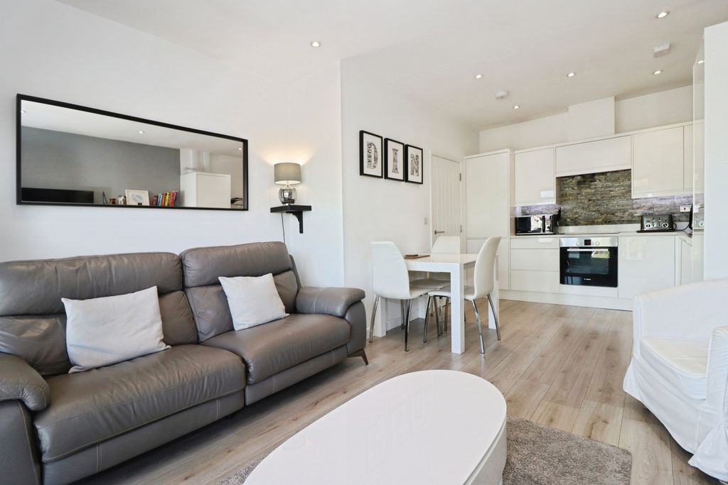 Property photo 2 of 17 Pbox-Img.Jpg