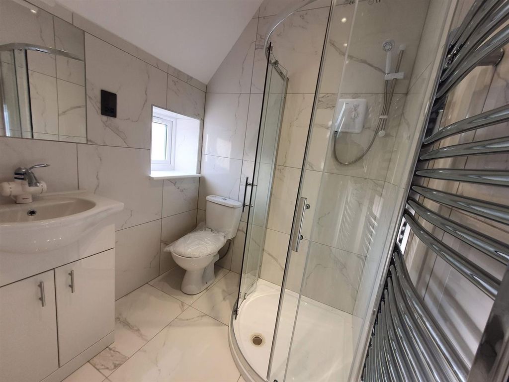 Property photo 3 of 4 Bathroom