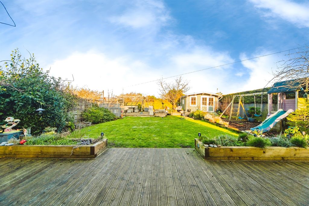 Property photo 3 of 34