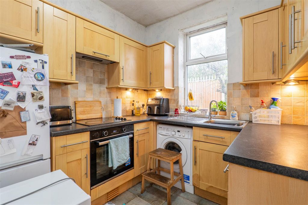 Property photo 3 of 22 Kitchen