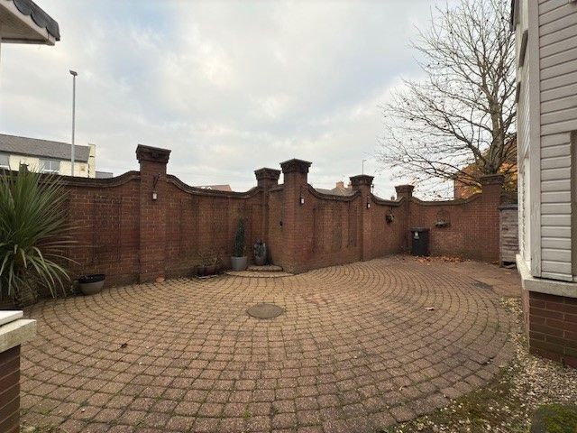 Property photo 3 of 19 Garden