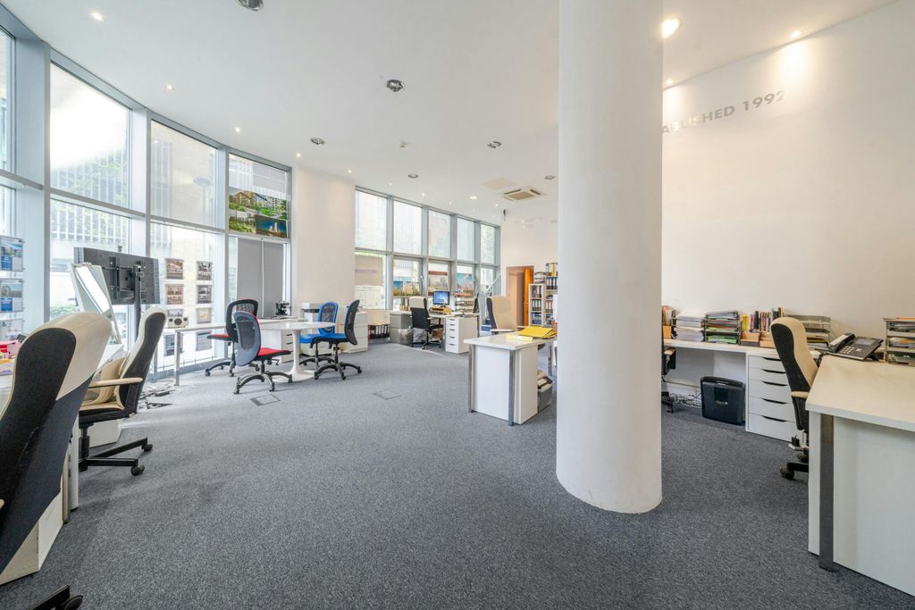 Property photo 2 of 8 1282512 6.Jpg