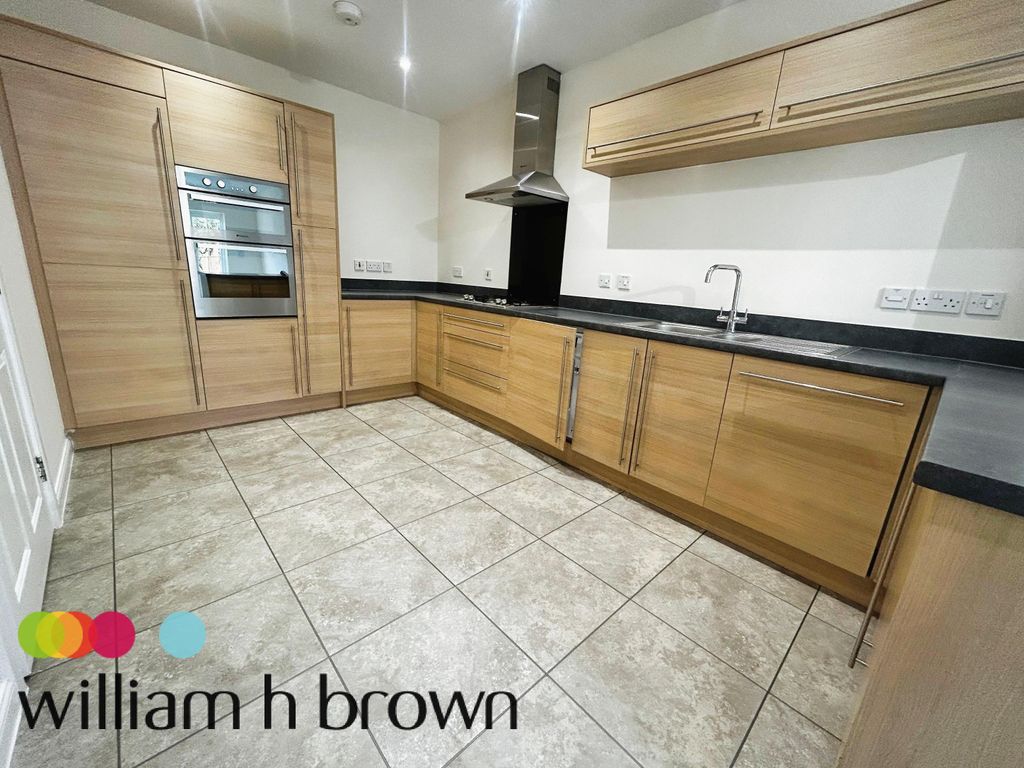 Property photo 3 of 13 Kitchen