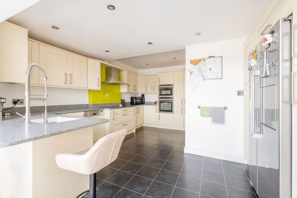 Property photo 2 of 22