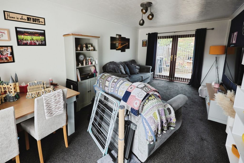 Property photo 3 of 10 Pbox-Img.Jpg