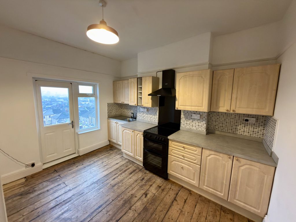 Property photo 1 of 8 Kitchen 1