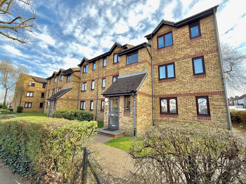 Property photo 1 of 7 External