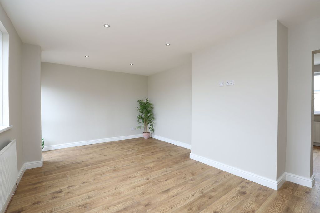 Property photo 3 of 25
