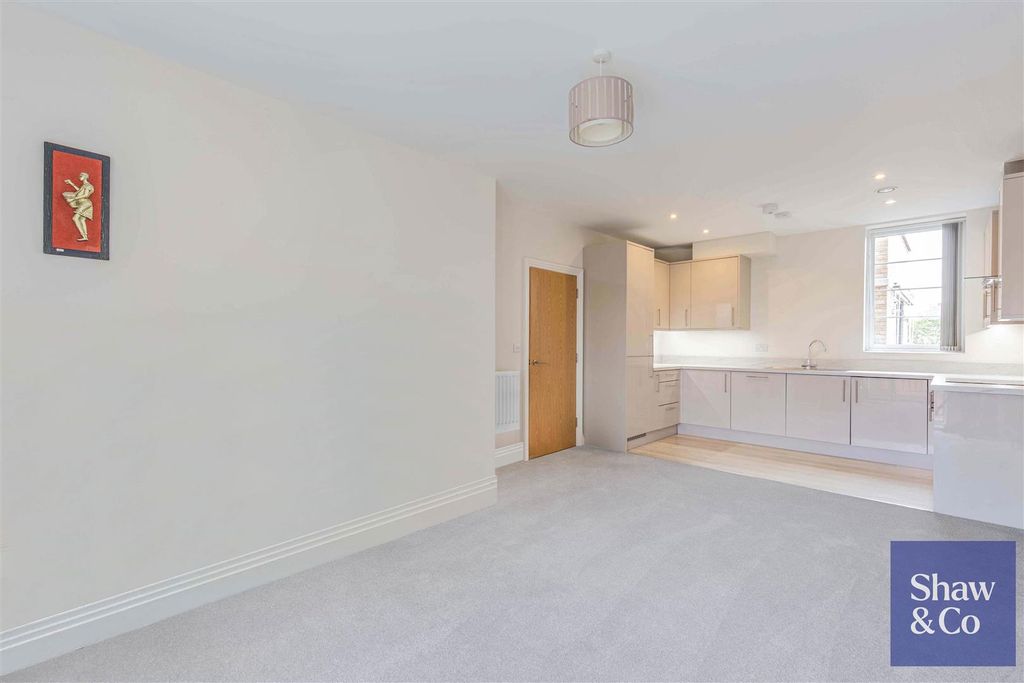 Property photo 3 of 12 CC1A0337-Hdr.Jpg