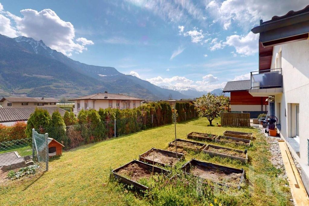 Property photo 2 of 13