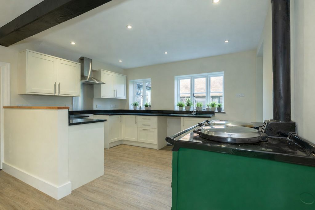 Property photo 3 of 27