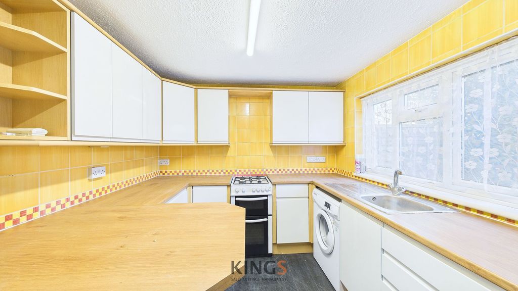 Property photo 3 of 13 Kitchen