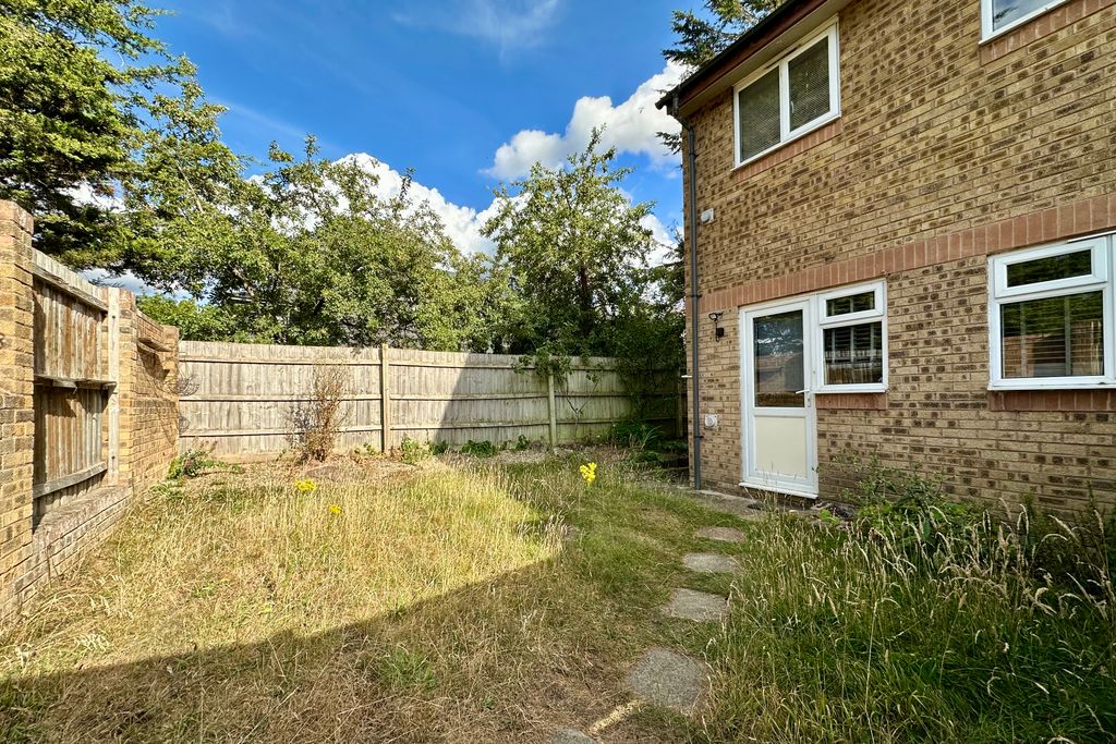 Property photo 2 of 3 Rear (Own Garden)